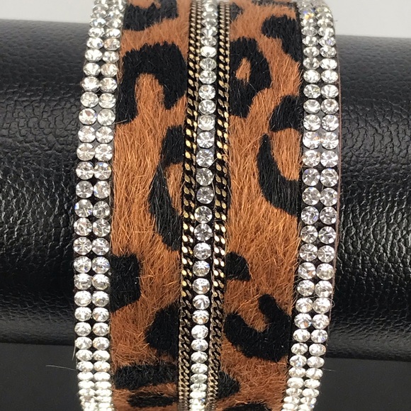 💥NEW💥 Vegan Leather Animal Print & Diamond Cuff - Picture 5 of 8